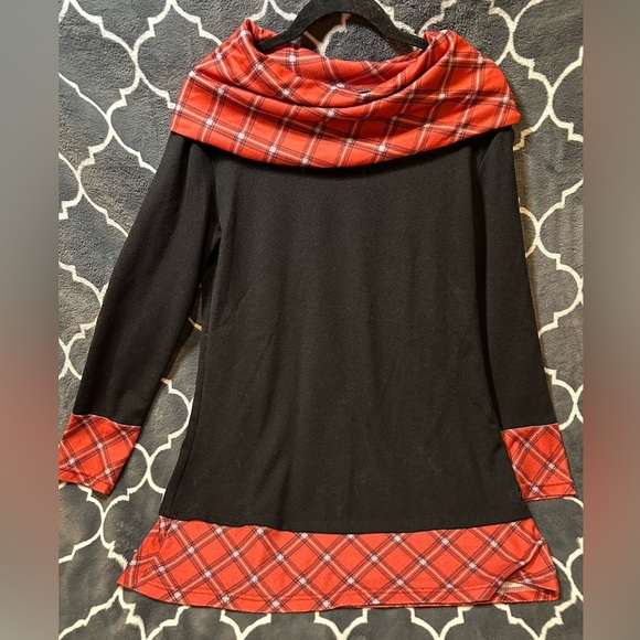 **Red and black long sleeve top Sz: L - Picture 1 of 2